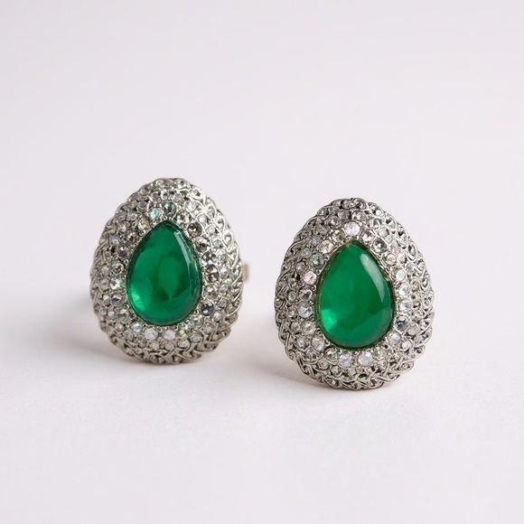 ~New in~ post crystal detail green stone earrings BRAND NEW - Picture 1 of 3